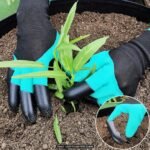 Pair of Gloves With Claws - Image 3