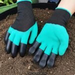 Pair of Gloves With Claws - Image 4